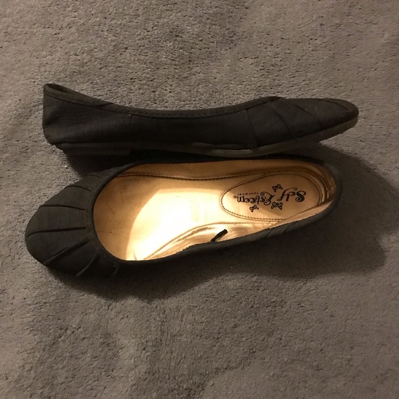 Flats - Picture 3 of 3